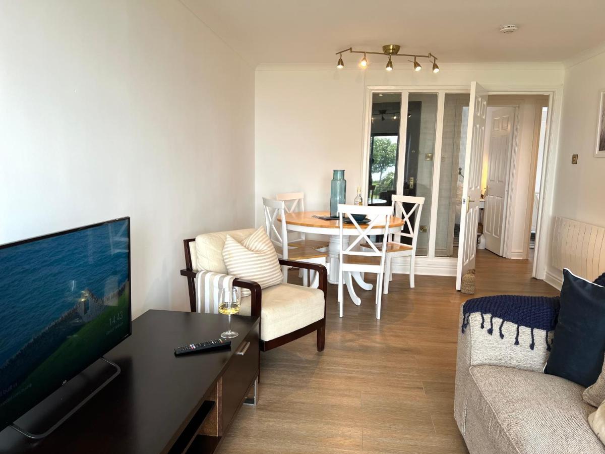 Bellevue Apartment Largs Bagian luar foto