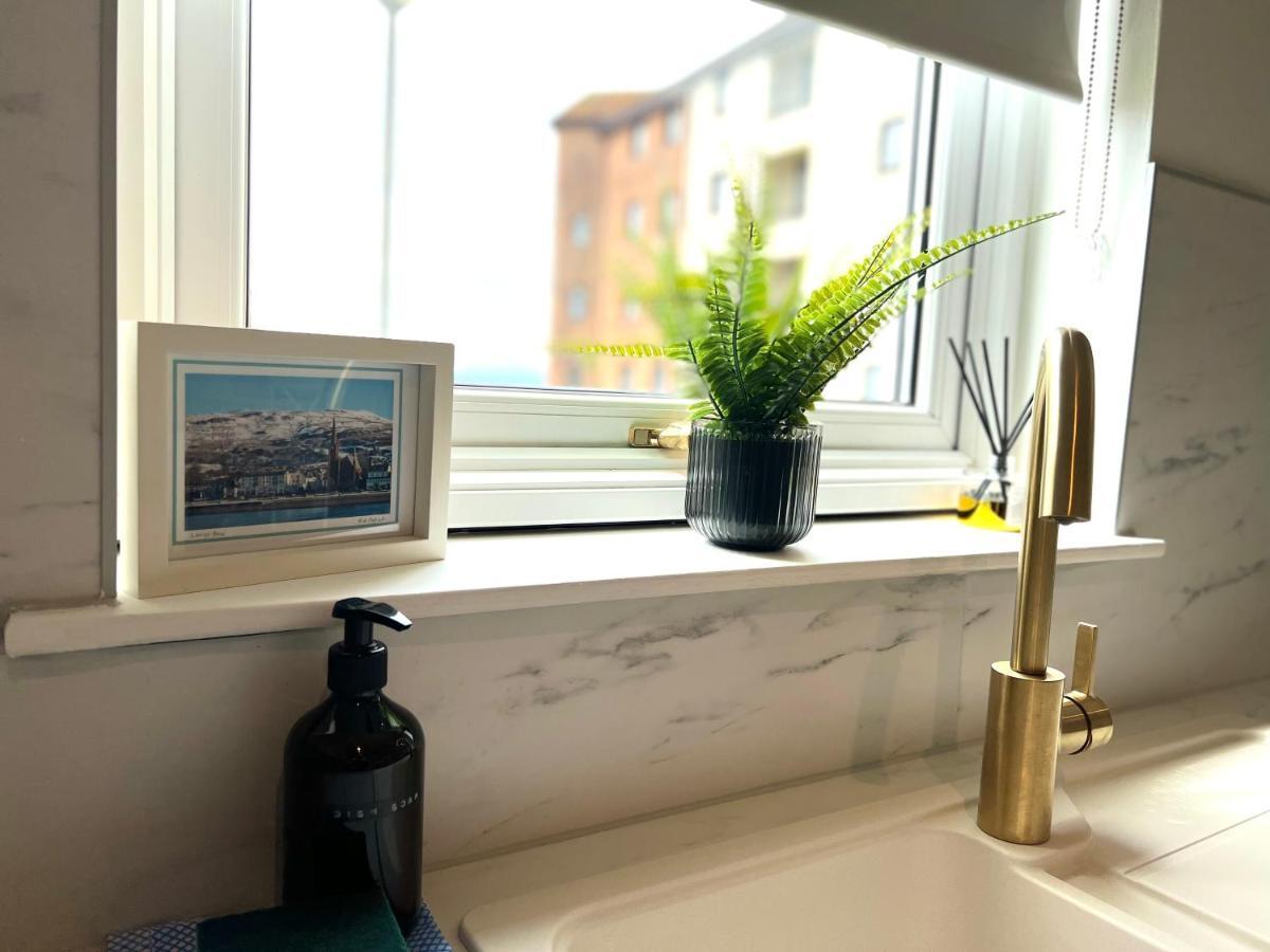 Bellevue Apartment Largs Bagian luar foto