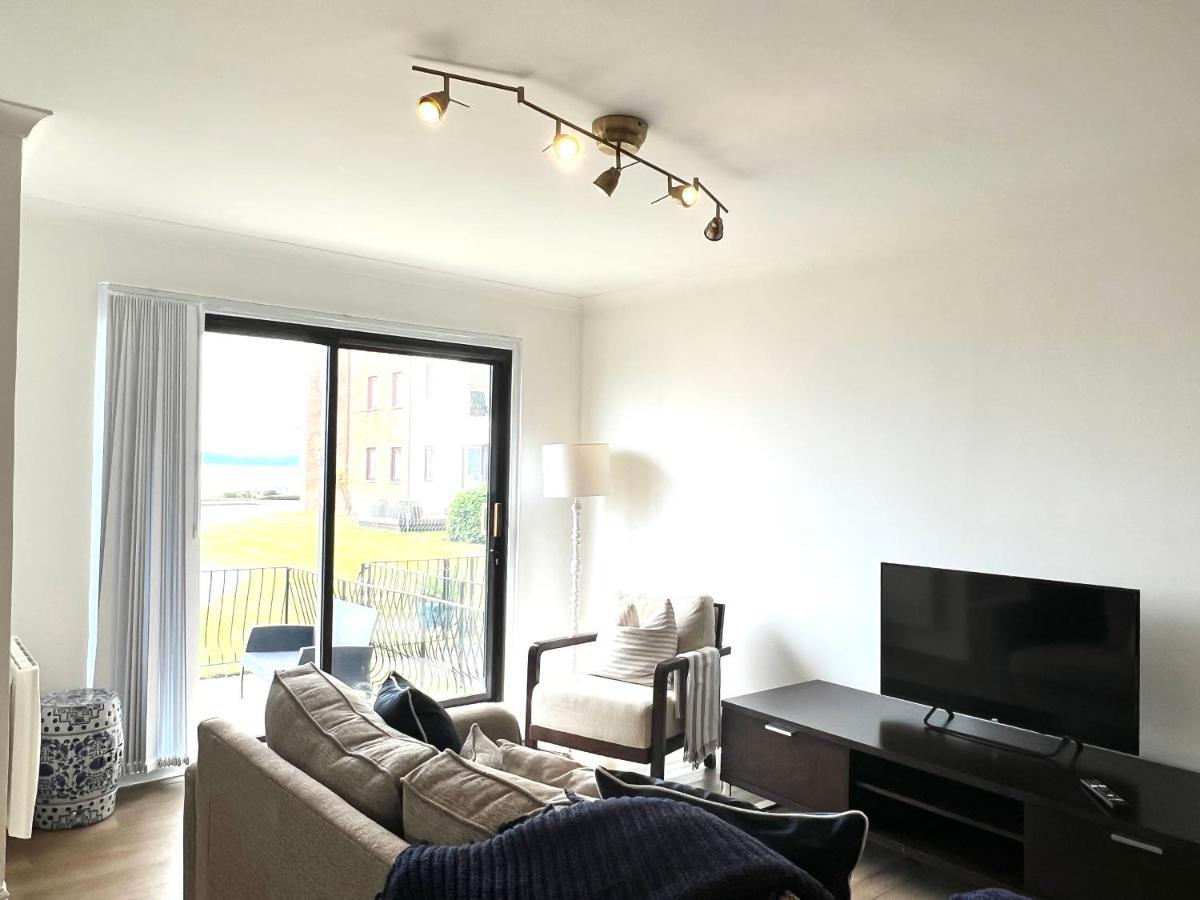 Bellevue Apartment Largs Bagian luar foto