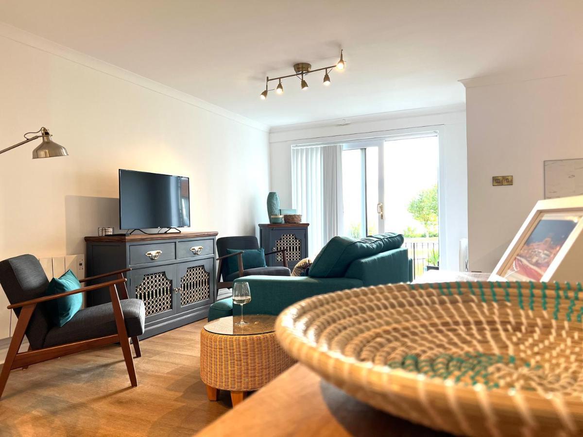 Bellevue Apartment Largs Bagian luar foto