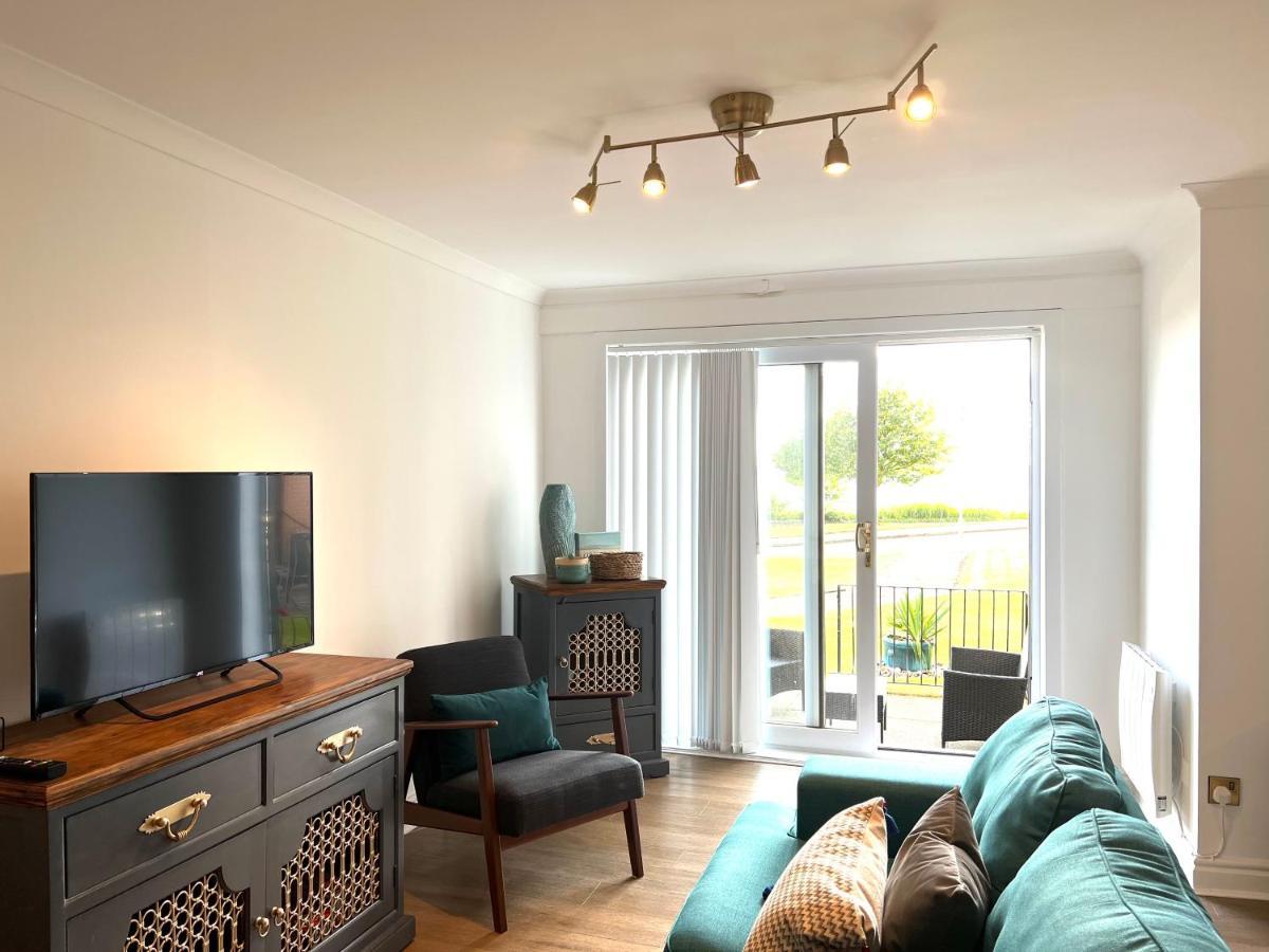 Bellevue Apartment Largs Bagian luar foto